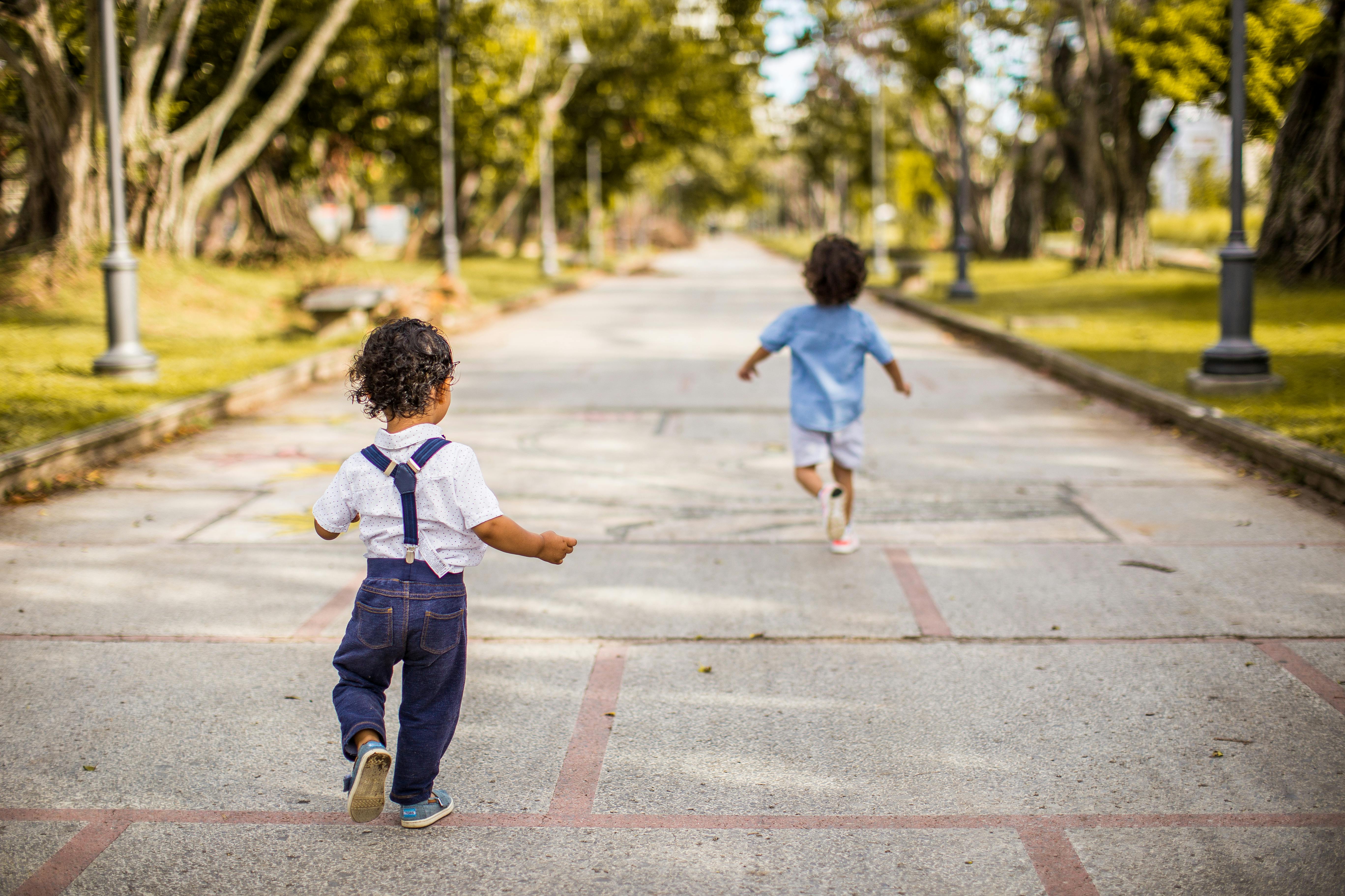 children running